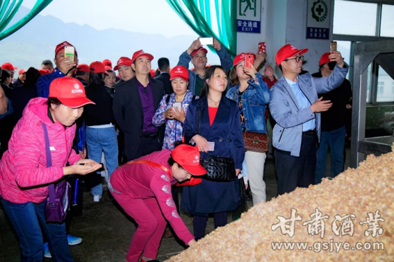 【3参观酿造车间.jpg