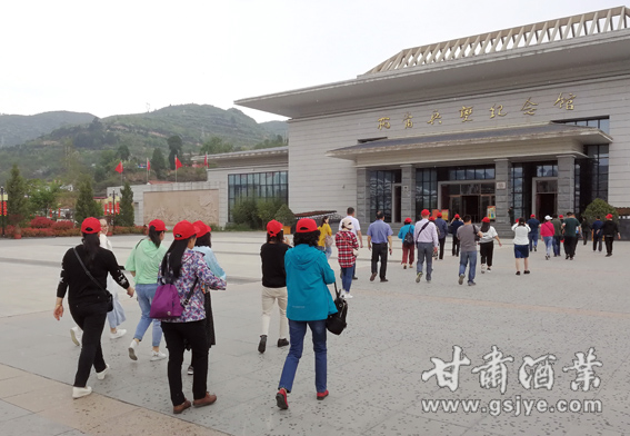 【8-参观两当兵变纪念馆.jpg