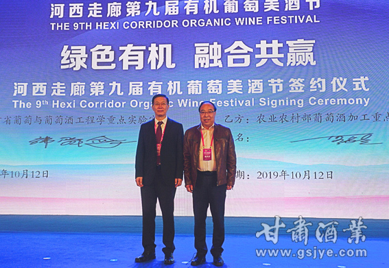 9.发布会现场企业签约.JPG.JPG