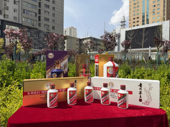 酱香传情 数字赋能 | 贵州茅台庆阳路专卖店开展 i 茅台推广活动